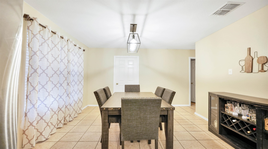 2122 Mallorca Dr, LAREDO, Texas 78046, 5 Bedrooms Bedrooms, 7 Rooms Rooms,3 BathroomsBathrooms,Residential,For Rent,2122 Mallorca Dr,20264239
