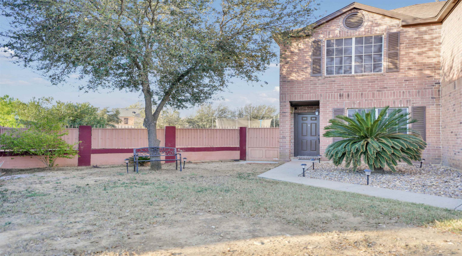 2122 Mallorca Dr, LAREDO, Texas 78046, 5 Bedrooms Bedrooms, 7 Rooms Rooms,3 BathroomsBathrooms,Residential,For Rent,2122 Mallorca Dr,20264239