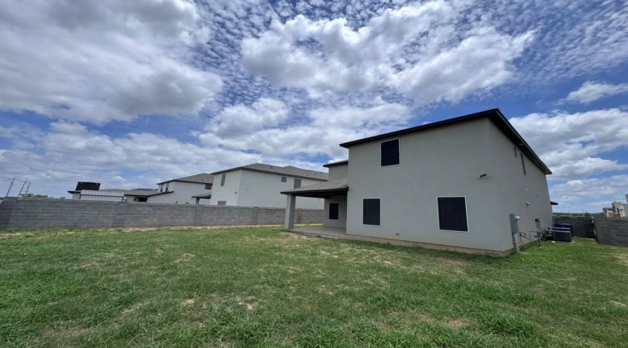 3012 Clydesdale Dr., Laredo, Texas 78046, 3 Bedrooms Bedrooms, 7 Rooms Rooms,2 BathroomsBathrooms,Residential,For Sale,3012 Clydesdale Dr.,20264242
