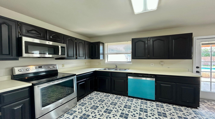 8701 Martinique Dr, Laredo, Texas 78045, 3 Bedrooms Bedrooms, 5 Rooms Rooms,2 BathroomsBathrooms,Residential,For Sale,8701 Martinique Dr,20264247