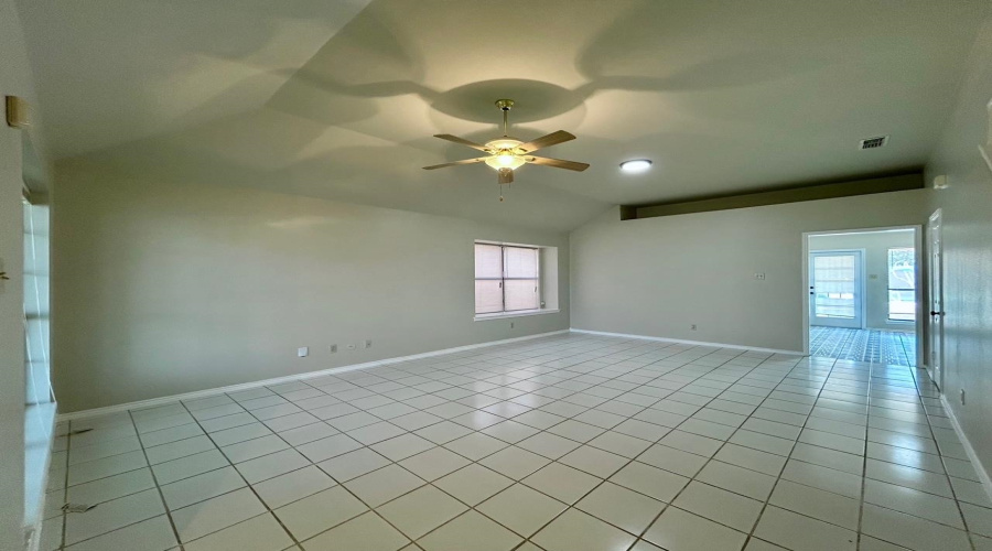 8701 Martinique Dr, Laredo, Texas 78045, 3 Bedrooms Bedrooms, 5 Rooms Rooms,2 BathroomsBathrooms,Residential,For Sale,8701 Martinique Dr,20264247