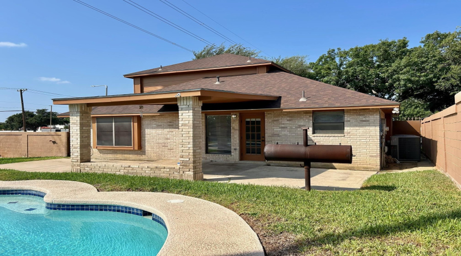 8701 Martinique Dr, Laredo, Texas 78045, 3 Bedrooms Bedrooms, 5 Rooms Rooms,2 BathroomsBathrooms,Residential,For Sale,8701 Martinique Dr,20264247