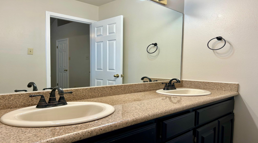 8701 Martinique Dr, Laredo, Texas 78045, 3 Bedrooms Bedrooms, 5 Rooms Rooms,2 BathroomsBathrooms,Residential,For Sale,8701 Martinique Dr,20264247