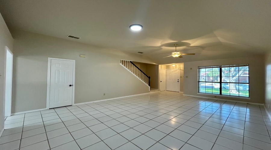 8701 Martinique Dr, Laredo, Texas 78045, 3 Bedrooms Bedrooms, 5 Rooms Rooms,2 BathroomsBathrooms,Residential,For Sale,8701 Martinique Dr,20264247