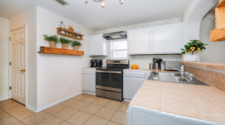 2426 Jean St, LAREDO, Texas 78046, 3 Bedrooms Bedrooms, 8 Rooms Rooms,2 BathroomsBathrooms,Residential,For Sale,2426 Jean St,20264251