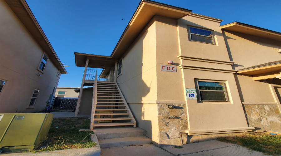 1007 Emerald Valley Dr., Laredo, Texas 78043, 1 Bedroom Bedrooms, 2 Rooms Rooms,1 BathroomBathrooms,Residential,For Rent,1007 Emerald Valley Dr.,20264252