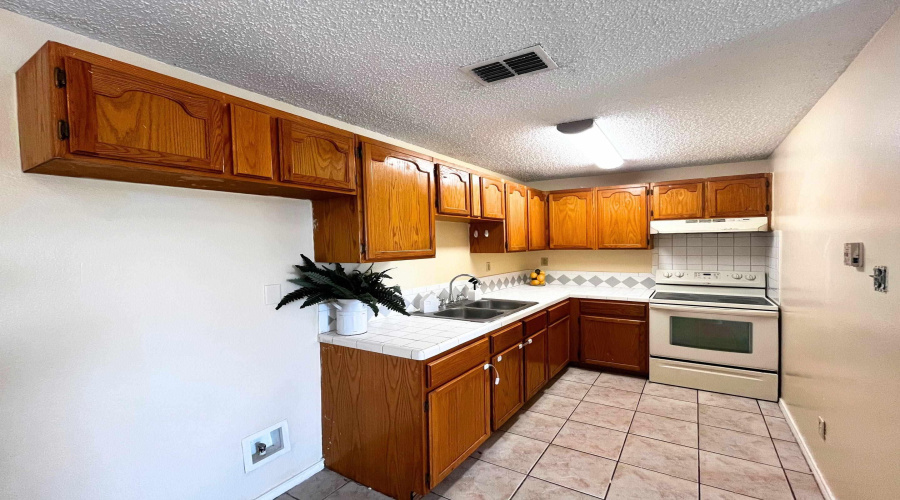 506 Shiloh Dr, LAREDO, Texas 78045, 3 Bedrooms Bedrooms, 5 Rooms Rooms,2 BathroomsBathrooms,Residential,For Sale,506 Shiloh Dr,20264253
