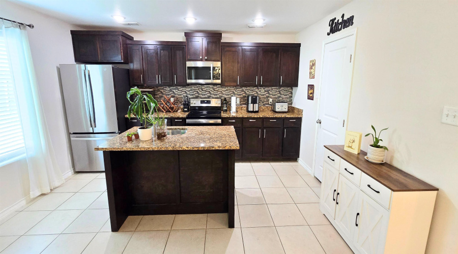 3721 Jesus Dimas, Laredo, Texas 78046, 3 Bedrooms Bedrooms, 5 Rooms Rooms,2 BathroomsBathrooms,Residential,For Sale,3721 Jesus Dimas,20264257