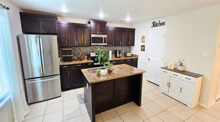 3721 Jesus Dimas, Laredo, Texas 78046, 3 Bedrooms Bedrooms, 5 Rooms Rooms,2 BathroomsBathrooms,Residential,For Sale,3721 Jesus Dimas,20264257