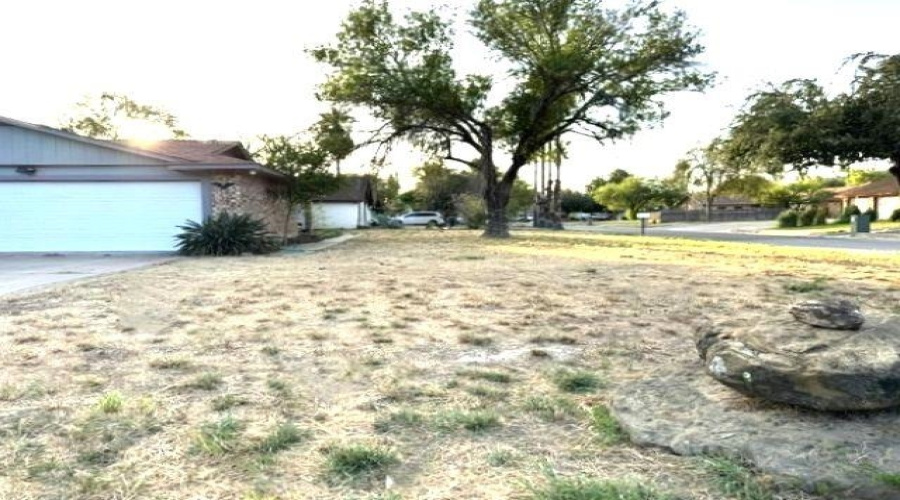 709 Graceland Dr, Laredo, Texas 78045, 3 Bedrooms Bedrooms, 7 Rooms Rooms,2 BathroomsBathrooms,Residential,For Sale,709 Graceland Dr,20264259