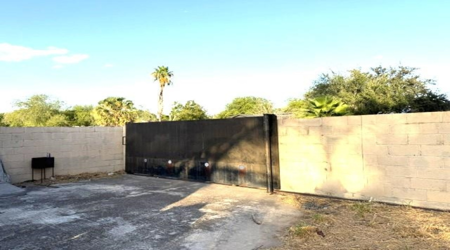 709 Graceland Dr, Laredo, Texas 78045, 3 Bedrooms Bedrooms, 7 Rooms Rooms,2 BathroomsBathrooms,Residential,For Sale,709 Graceland Dr,20264259