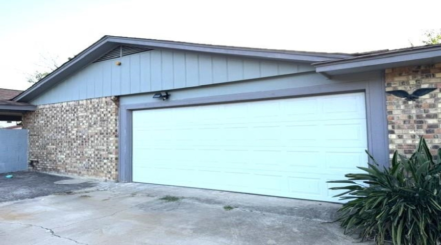 709 Graceland Dr, Laredo, Texas 78045, 3 Bedrooms Bedrooms, 7 Rooms Rooms,2 BathroomsBathrooms,Residential,For Sale,709 Graceland Dr,20264259