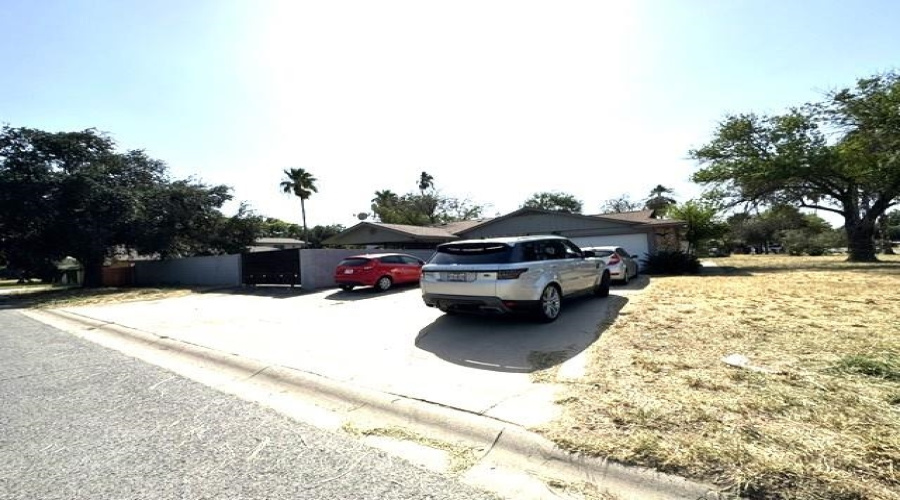 709 Graceland Dr, Laredo, Texas 78045, 3 Bedrooms Bedrooms, 7 Rooms Rooms,2 BathroomsBathrooms,Residential,For Sale,709 Graceland Dr,20264259
