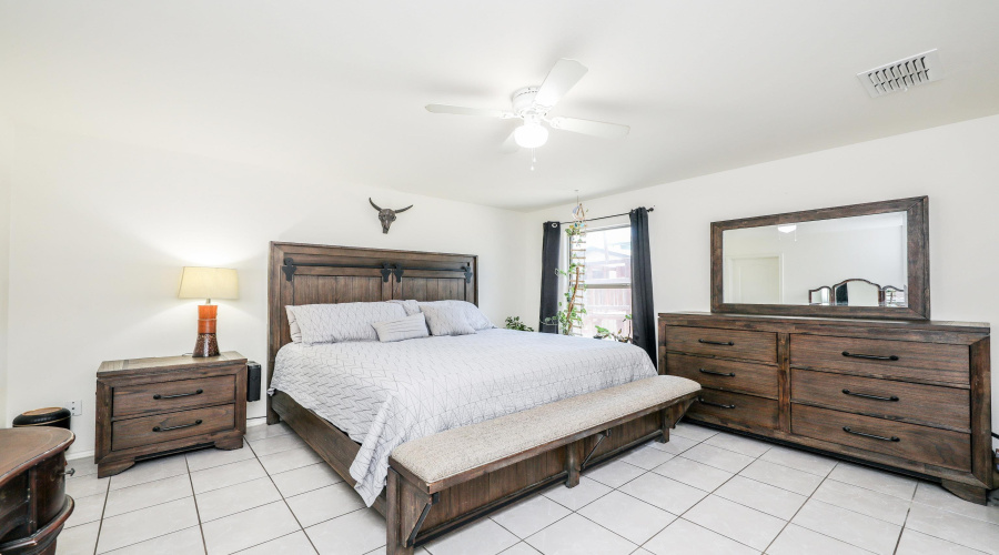 5531 Marble Falls St, Laredo, Texas 78046, 4 Bedrooms Bedrooms, 8 Rooms Rooms,2 BathroomsBathrooms,Residential,For Sale,5531 Marble Falls St,20264260