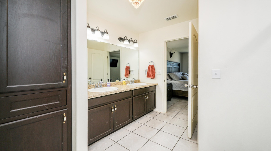 5531 Marble Falls St, Laredo, Texas 78046, 4 Bedrooms Bedrooms, 8 Rooms Rooms,2 BathroomsBathrooms,Residential,For Sale,5531 Marble Falls St,20264260