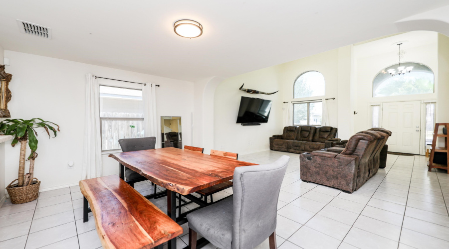 5531 Marble Falls St, Laredo, Texas 78046, 4 Bedrooms Bedrooms, 8 Rooms Rooms,2 BathroomsBathrooms,Residential,For Sale,5531 Marble Falls St,20264260
