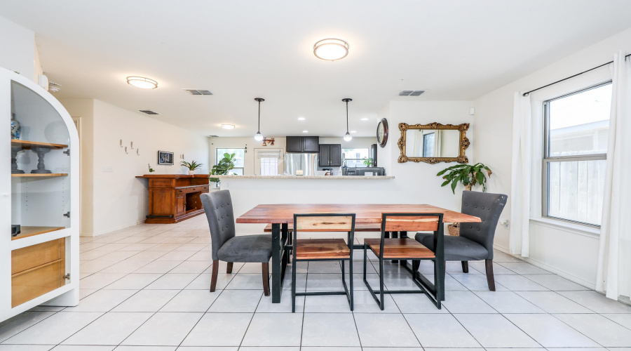 5531 Marble Falls St, Laredo, Texas 78046, 4 Bedrooms Bedrooms, 8 Rooms Rooms,2 BathroomsBathrooms,Residential,For Sale,5531 Marble Falls St,20264260