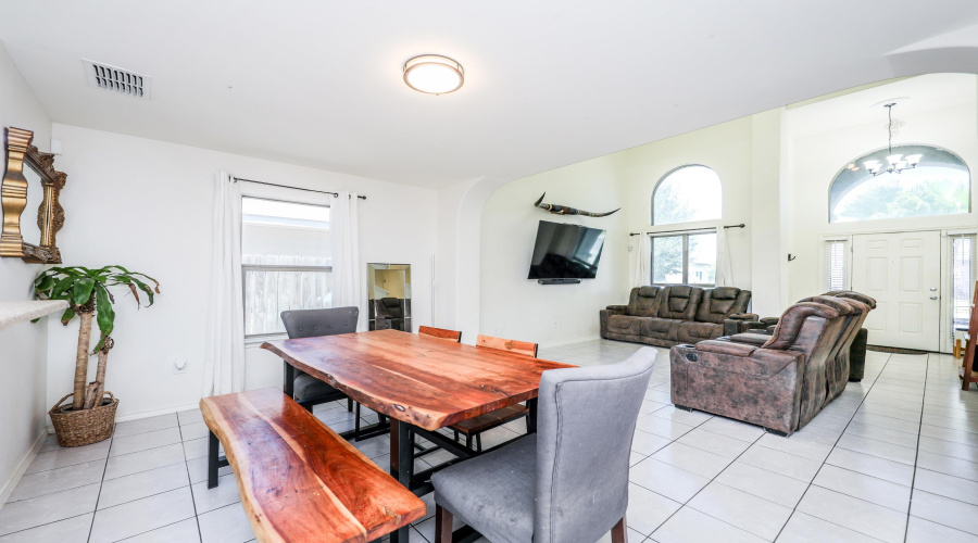 5531 Marble Falls St, Laredo, Texas 78046, 4 Bedrooms Bedrooms, 8 Rooms Rooms,2 BathroomsBathrooms,Residential,For Sale,5531 Marble Falls St,20264260
