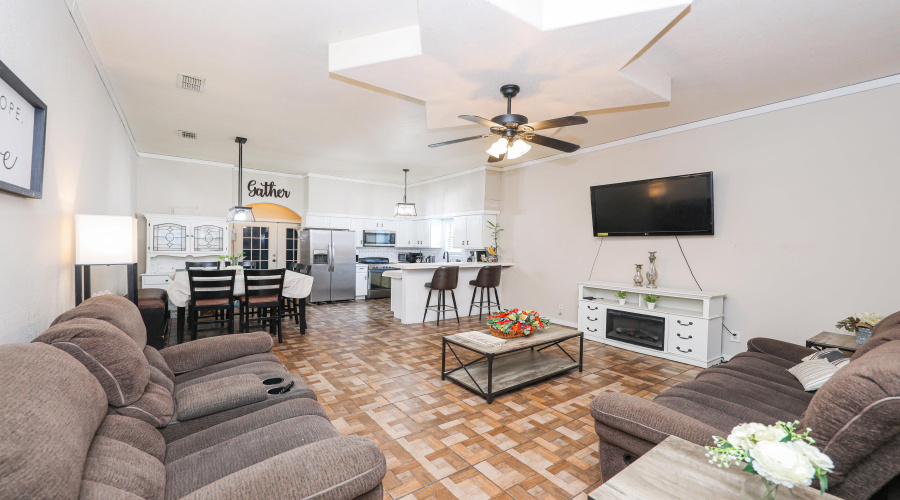 4621 San Rafael Ln, Laredo, Texas 78046, 4 Bedrooms Bedrooms, 7 Rooms Rooms,2 BathroomsBathrooms,Residential,For Sale,4621 San Rafael Ln,20264261