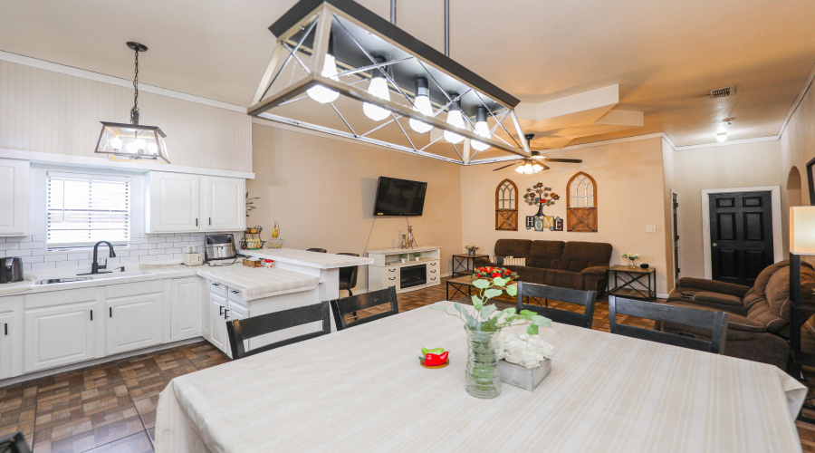4621 San Rafael Ln, Laredo, Texas 78046, 4 Bedrooms Bedrooms, 7 Rooms Rooms,2 BathroomsBathrooms,Residential,For Sale,4621 San Rafael Ln,20264261