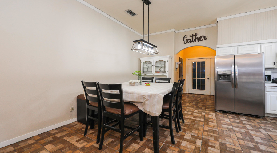 4621 San Rafael Ln, Laredo, Texas 78046, 4 Bedrooms Bedrooms, 7 Rooms Rooms,2 BathroomsBathrooms,Residential,For Sale,4621 San Rafael Ln,20264261