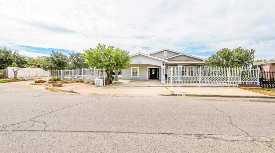 4621 San Rafael Ln, Laredo, Texas 78046, 4 Bedrooms Bedrooms, 7 Rooms Rooms,2 BathroomsBathrooms,Residential,For Sale,4621 San Rafael Ln,20264261