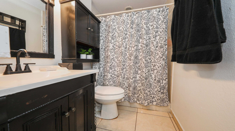 4621 San Rafael Ln, Laredo, Texas 78046, 4 Bedrooms Bedrooms, 7 Rooms Rooms,2 BathroomsBathrooms,Residential,For Sale,4621 San Rafael Ln,20264261