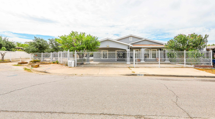 4621 San Rafael Ln, Laredo, Texas 78046, 4 Bedrooms Bedrooms, 7 Rooms Rooms,2 BathroomsBathrooms,Residential,For Sale,4621 San Rafael Ln,20264261