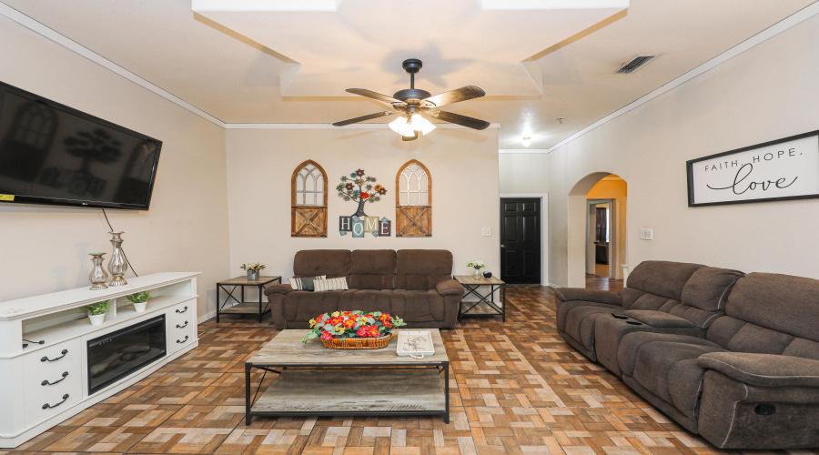 4621 San Rafael Ln, Laredo, Texas 78046, 4 Bedrooms Bedrooms, 7 Rooms Rooms,2 BathroomsBathrooms,Residential,For Sale,4621 San Rafael Ln,20264261