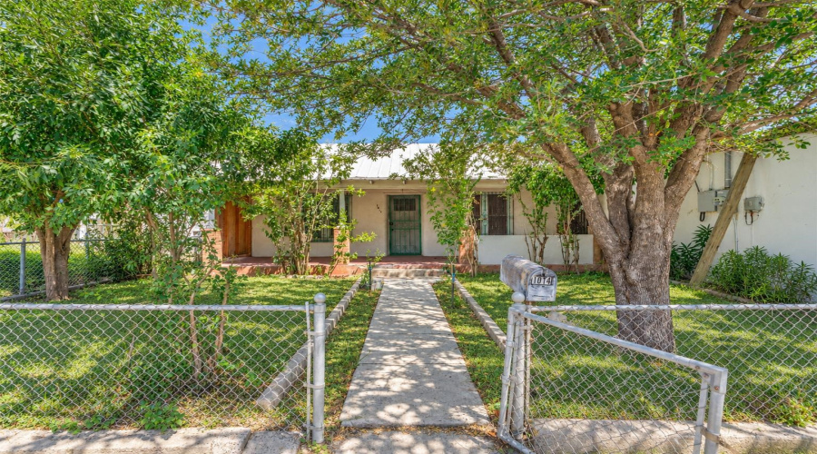 1014 Market St, Laredo, Texas 78040, 4 Bedrooms Bedrooms, 7 Rooms Rooms,2 BathroomsBathrooms,Residential,For Sale,1014 Market St,20264264