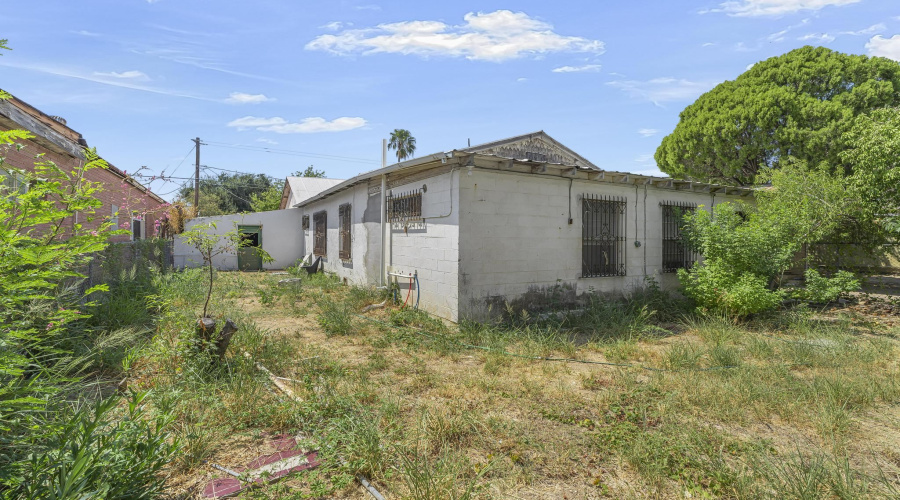 1014 Market St, Laredo, Texas 78040, 4 Bedrooms Bedrooms, 7 Rooms Rooms,2 BathroomsBathrooms,Residential,For Sale,1014 Market St,20264264