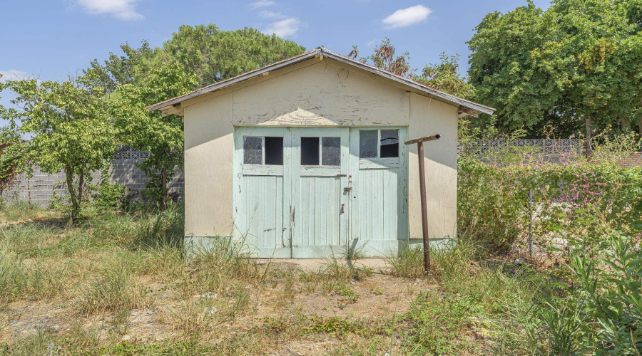1014 Market St, Laredo, Texas 78040, 4 Bedrooms Bedrooms, 7 Rooms Rooms,2 BathroomsBathrooms,Residential,For Sale,1014 Market St,20264264