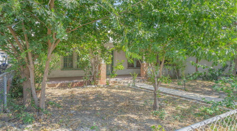 1014 Market St, Laredo, Texas 78040, 4 Bedrooms Bedrooms, 7 Rooms Rooms,2 BathroomsBathrooms,Residential,For Sale,1014 Market St,20264264