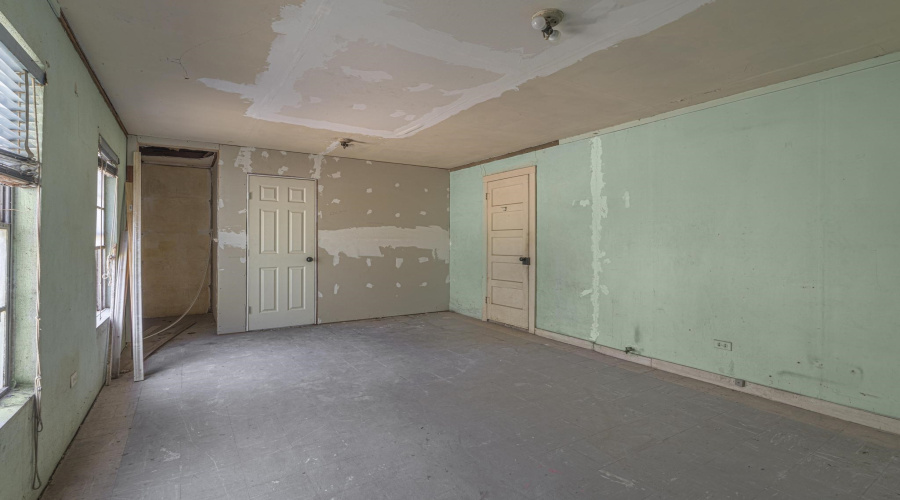 1014 Market St, Laredo, Texas 78040, 4 Bedrooms Bedrooms, 7 Rooms Rooms,2 BathroomsBathrooms,Residential,For Sale,1014 Market St,20264264