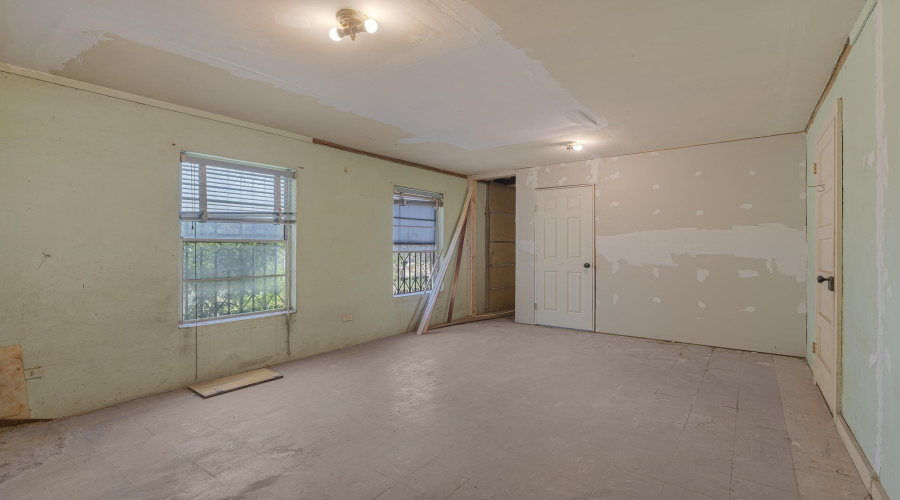 1014 Market St, Laredo, Texas 78040, 4 Bedrooms Bedrooms, 7 Rooms Rooms,2 BathroomsBathrooms,Residential,For Sale,1014 Market St,20264264