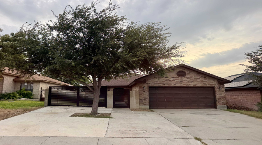 816 Witherspoon Lp, LAREDO, Texas 78046, 3 Bedrooms Bedrooms, 5 Rooms Rooms,2 BathroomsBathrooms,Residential,For Sale,816 Witherspoon Lp,20264266