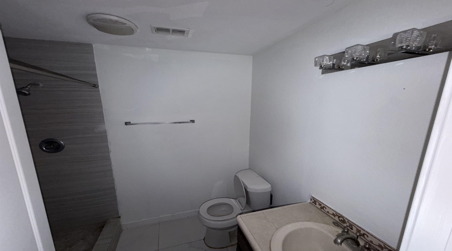 816 Witherspoon Lp, LAREDO, Texas 78046, 3 Bedrooms Bedrooms, 5 Rooms Rooms,2 BathroomsBathrooms,Residential,For Sale,816 Witherspoon Lp,20264266