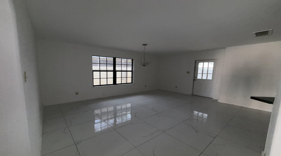 816 Witherspoon Lp, LAREDO, Texas 78046, 3 Bedrooms Bedrooms, 5 Rooms Rooms,2 BathroomsBathrooms,Residential,For Sale,816 Witherspoon Lp,20264266