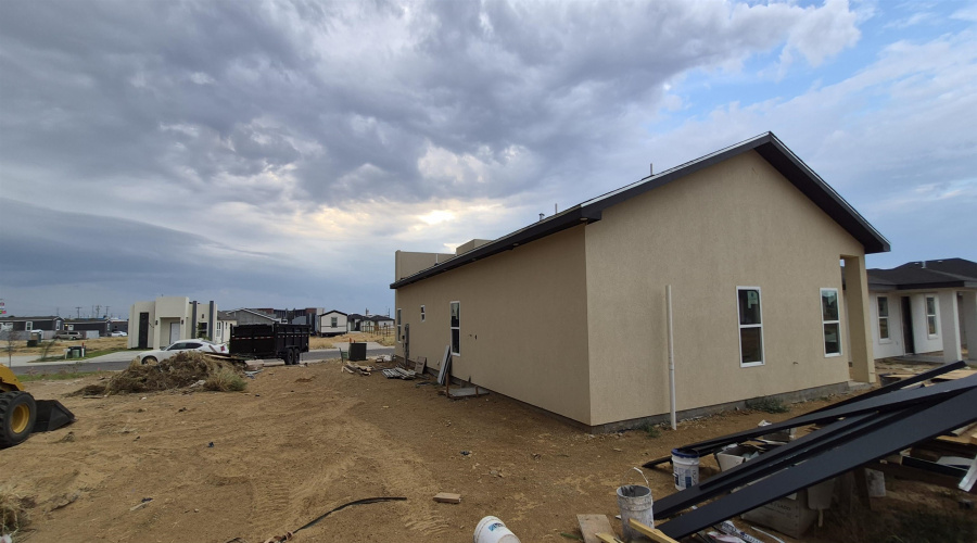 5057 Luna Grande Lp., Laredo, Texas 78046, 3 Bedrooms Bedrooms, 5 Rooms Rooms,2 BathroomsBathrooms,Residential,For Sale,5057 Luna Grande Lp.,20264267