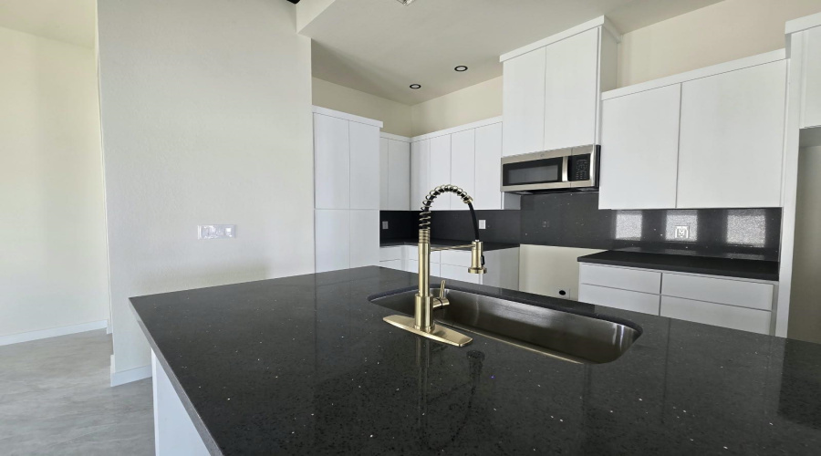 5057 Luna Grande Lp., Laredo, Texas 78046, 3 Bedrooms Bedrooms, 5 Rooms Rooms,2 BathroomsBathrooms,Residential,For Sale,5057 Luna Grande Lp.,20264267