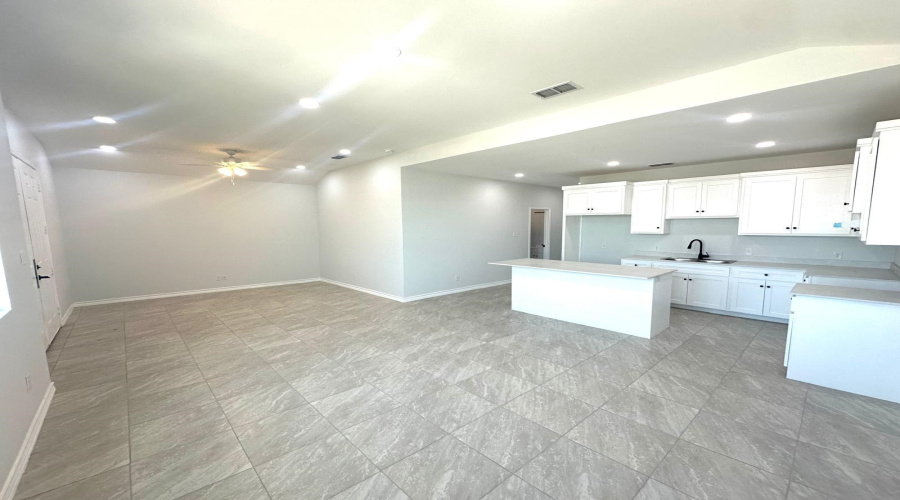 4407 Black Buck Ave, Laredo, Texas 78045, 3 Bedrooms Bedrooms, 8 Rooms Rooms,3 BathroomsBathrooms,Residential,For Rent,4407 Black Buck Ave,20264273