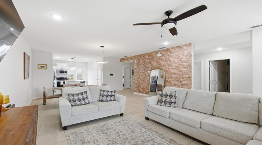 5405 Travesia Ct., Laredo, Texas 78046-45, 3 Bedrooms Bedrooms, 7 Rooms Rooms,2 BathroomsBathrooms,Residential,For Rent,5405 Travesia Ct.,20264275