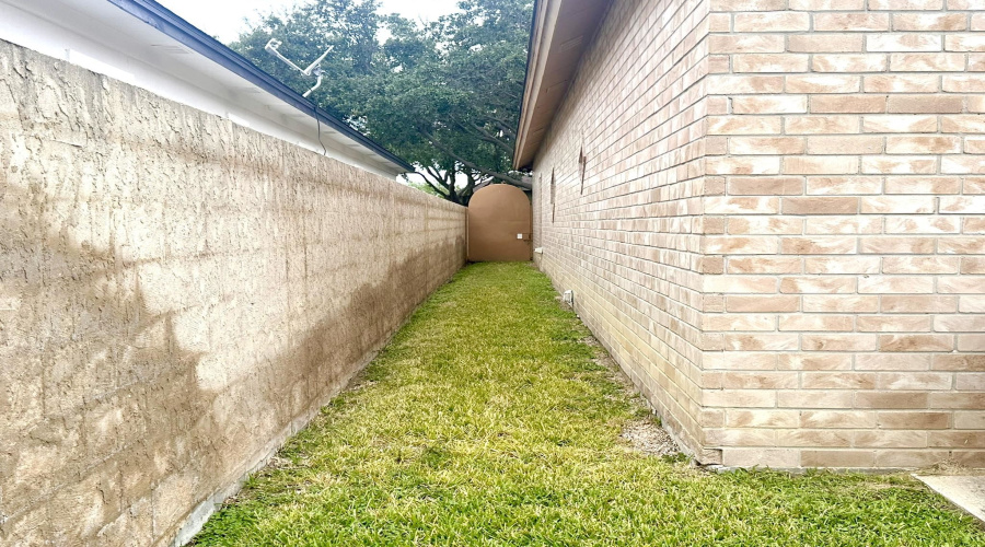 5121 Bengo Bay Rd, Laredo, Texas 78041-0000, 2 Bedrooms Bedrooms, 5 Rooms Rooms,2 BathroomsBathrooms,Residential,For Sale,5121 Bengo Bay Rd,20264278