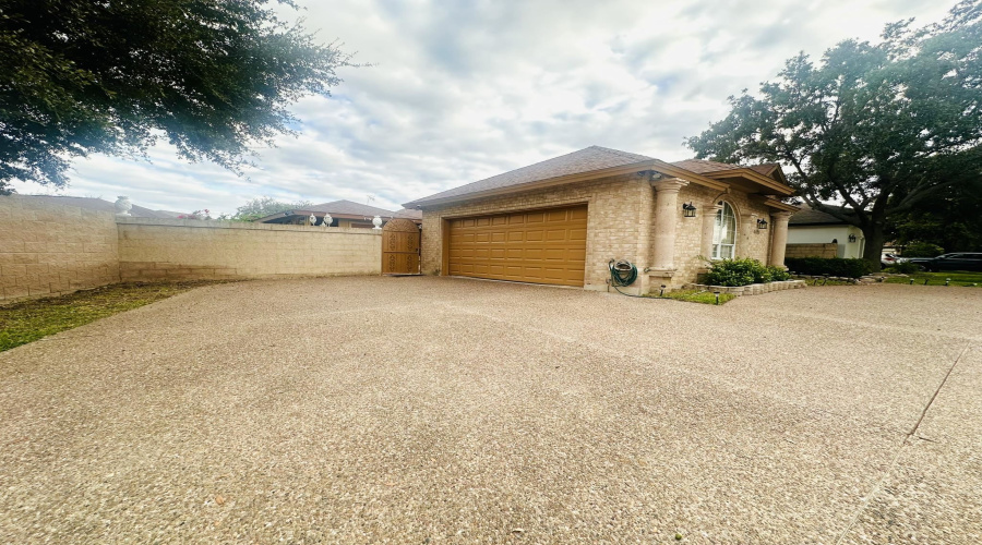 5121 Bengo Bay Rd, Laredo, Texas 78041-0000, 2 Bedrooms Bedrooms, 5 Rooms Rooms,2 BathroomsBathrooms,Residential,For Sale,5121 Bengo Bay Rd,20264278