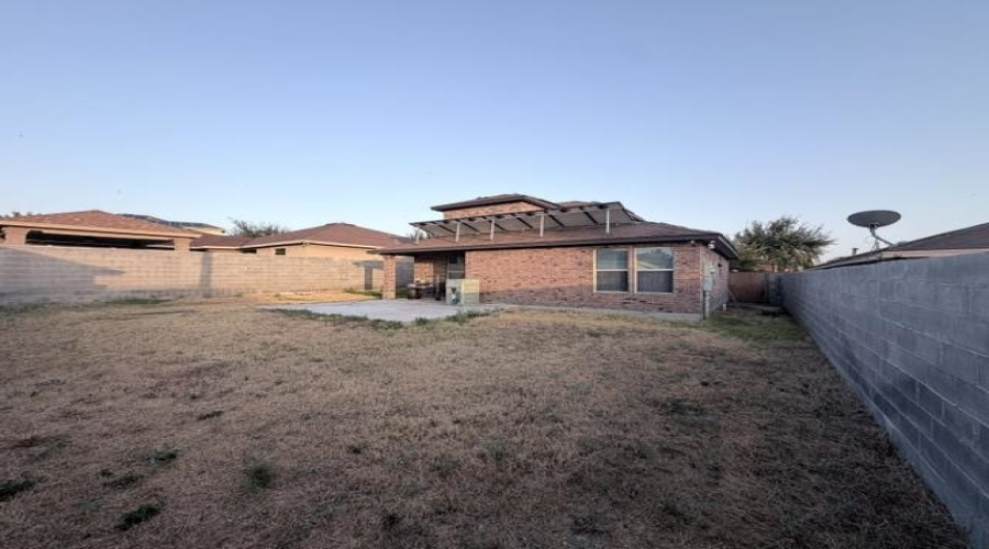 3924 Rasoul Dr, Laredo, Texas 78045, 3 Bedrooms Bedrooms, 6 Rooms Rooms,2 BathroomsBathrooms,Residential,For Sale,3924 Rasoul Dr,20264279