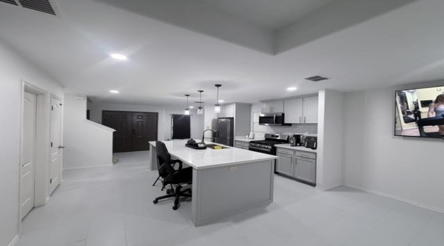 3924 Rasoul Dr, Laredo, Texas 78045, 3 Bedrooms Bedrooms, 6 Rooms Rooms,2 BathroomsBathrooms,Residential,For Sale,3924 Rasoul Dr,20264279