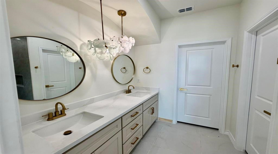 205 Lusitano Dr., Laredo, Texas 78046, 3 Bedrooms Bedrooms, 5 Rooms Rooms,2 BathroomsBathrooms,Residential,For Sale,205 Lusitano Dr.,20264280