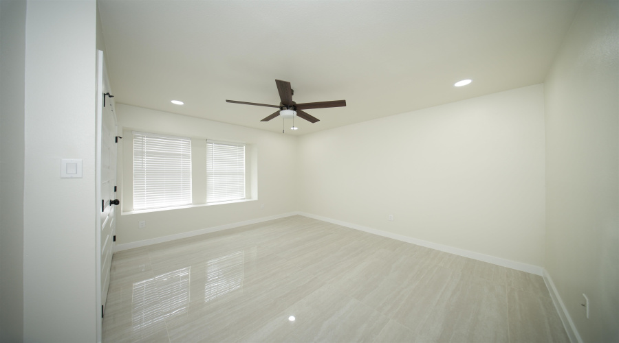 1936 Denmark Ln, Laredo, Texas 78045, 4 Bedrooms Bedrooms, 5 Rooms Rooms,2 BathroomsBathrooms,Residential,For Rent,1936 Denmark Ln,20264281