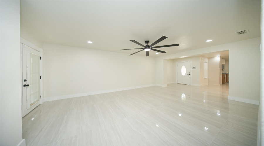 1936 Denmark Ln, Laredo, Texas 78045, 4 Bedrooms Bedrooms, 5 Rooms Rooms,2 BathroomsBathrooms,Residential,For Rent,1936 Denmark Ln,20264281