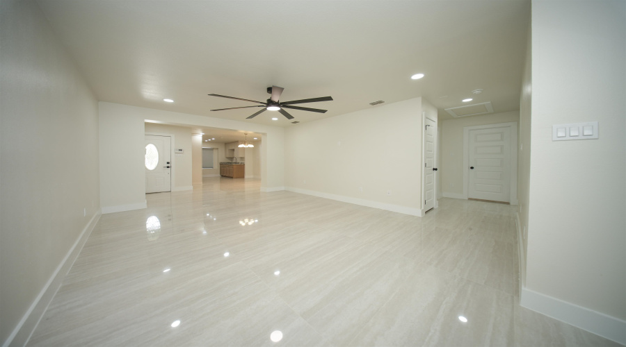 1936 Denmark Ln, Laredo, Texas 78045, 4 Bedrooms Bedrooms, 5 Rooms Rooms,2 BathroomsBathrooms,Residential,For Rent,1936 Denmark Ln,20264281
